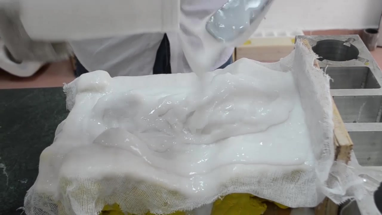 縮合型模具硅膠刷模和倒模適合用什么硬度的硅膠？